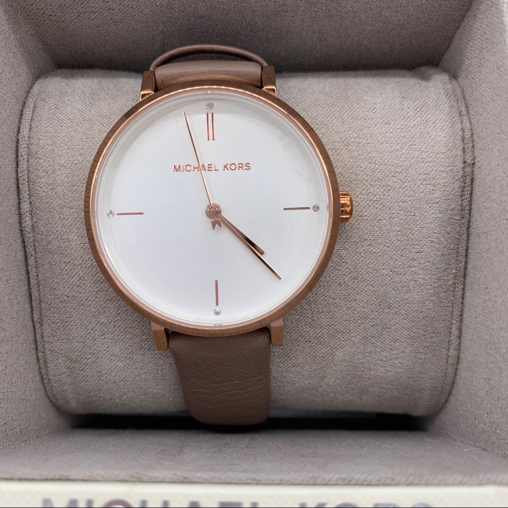 ❌❌SOLD ❌❌NWT Michael Kors Leather Band Watch w/ crystals